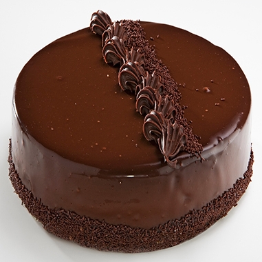 Kaliteli Çikolata İçeren 6–9 Kişilik Yaş Pasta
